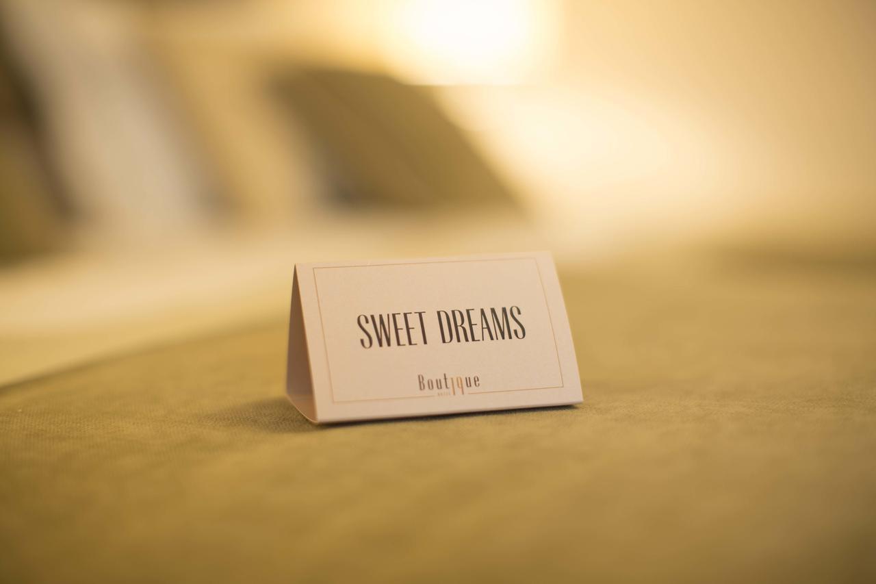Boutique 19 Hotel Baku Exteriör bild A turndown service card