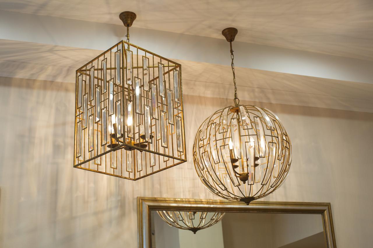 Boutique 19 Hotel Baku Exteriör bild Two chandeliers