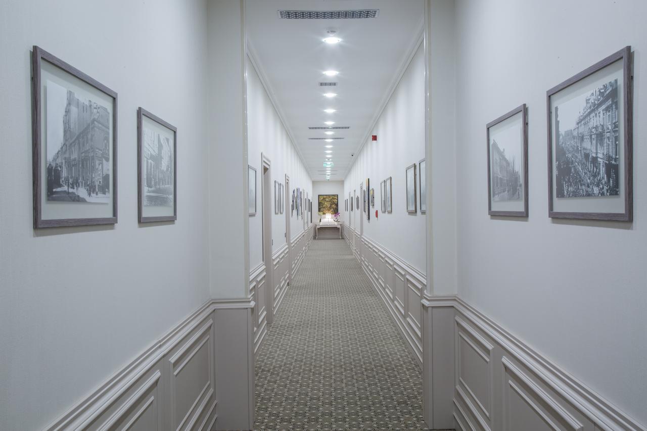 Boutique 19 Hotel Baku Exteriör bild A corridor at the National Gallery Singapore