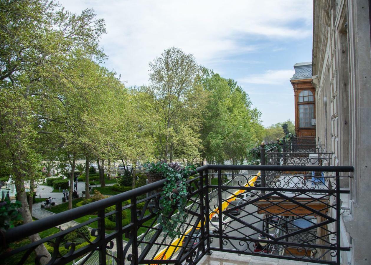 Boutique 19 Hotel Baku Exteriör bild The Avenue Montaigne