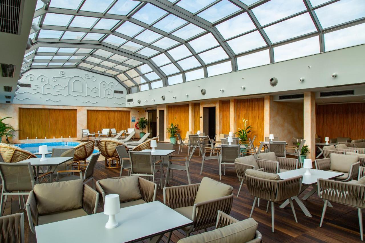 Boutique 19 Hotel Baku Exteriör bild The pool deck on board