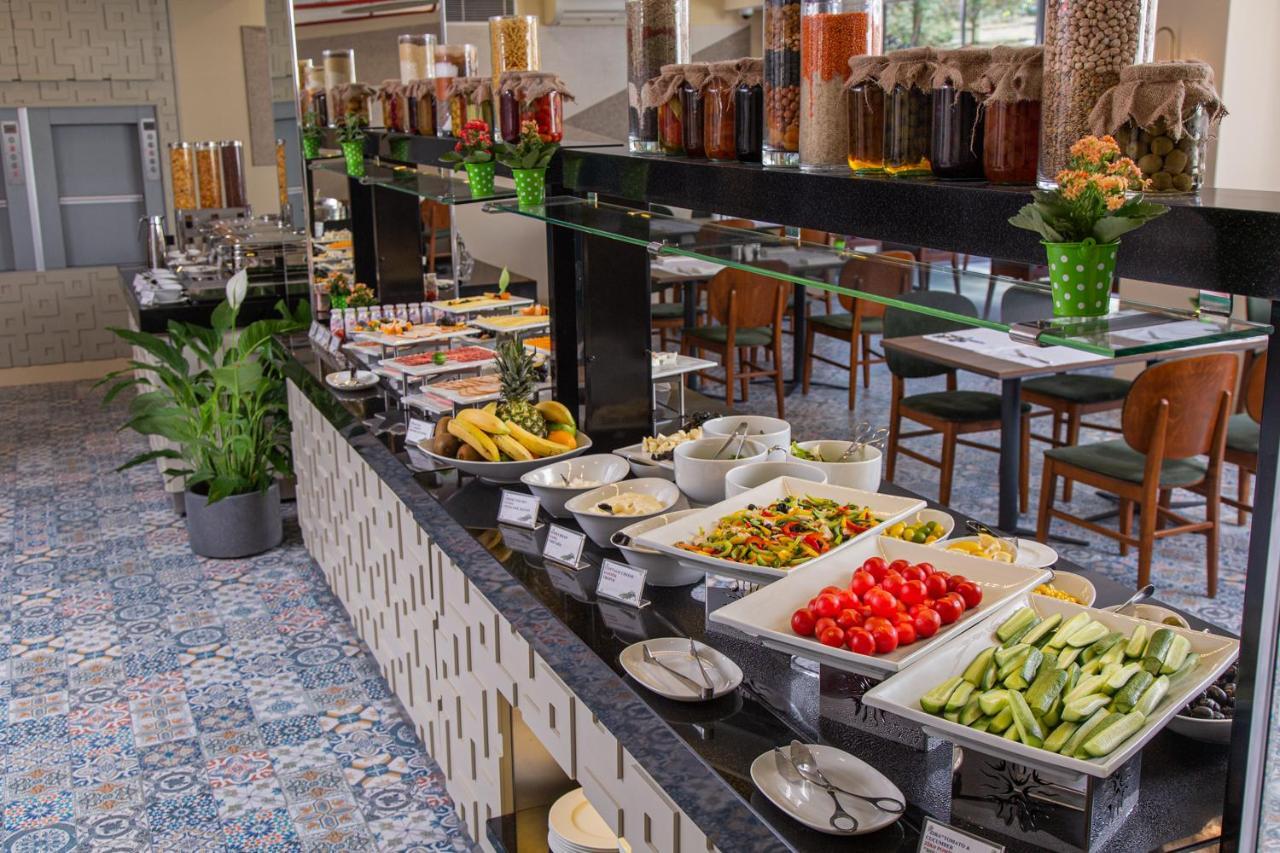 Boutique 19 Hotel Baku Exteriör bild A salad bar